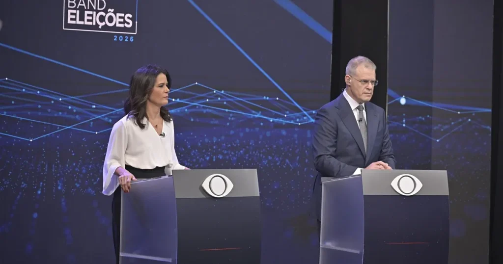 Tensão no estúdio durante debate presidencial na band em 2026