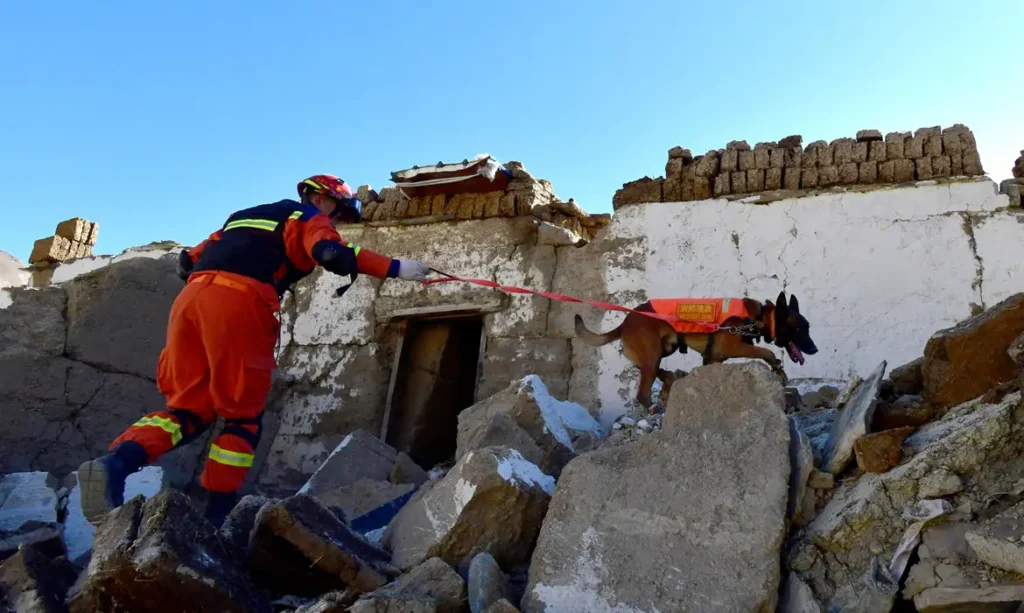 Terremoto no Tibete deixa dezesseis mortos e dezenas de feridos após tremor