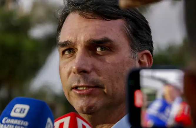 Trajetória política de flávio bolsonaro até a disputa presidencial de 2026