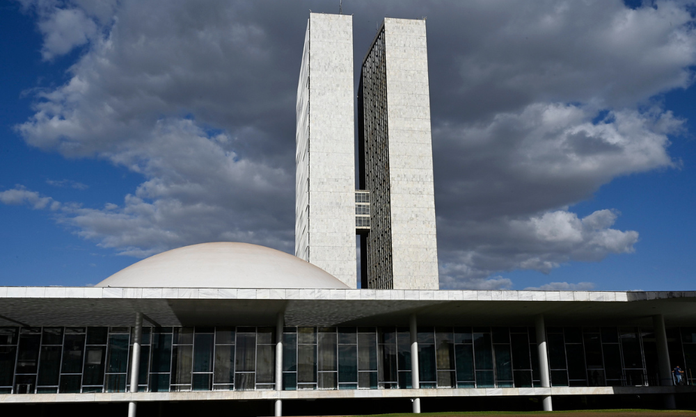 Tributos e poderes presidenciais na criação de impostos no brasil