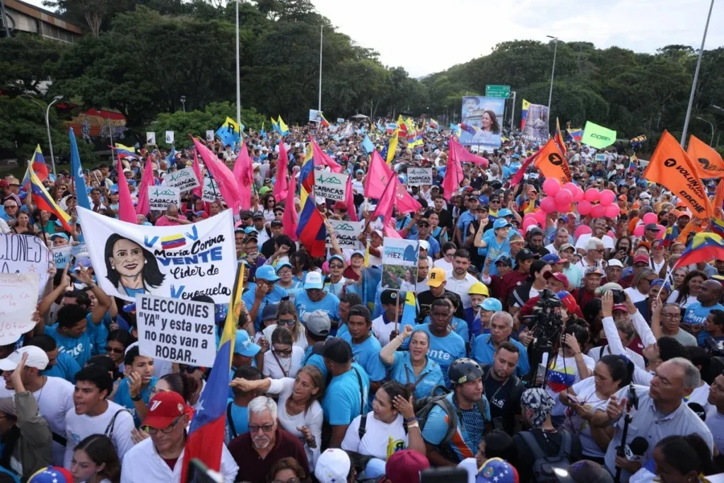 Venezuelanos vão às ruas apoiar María Corina e exigir presidenciais
