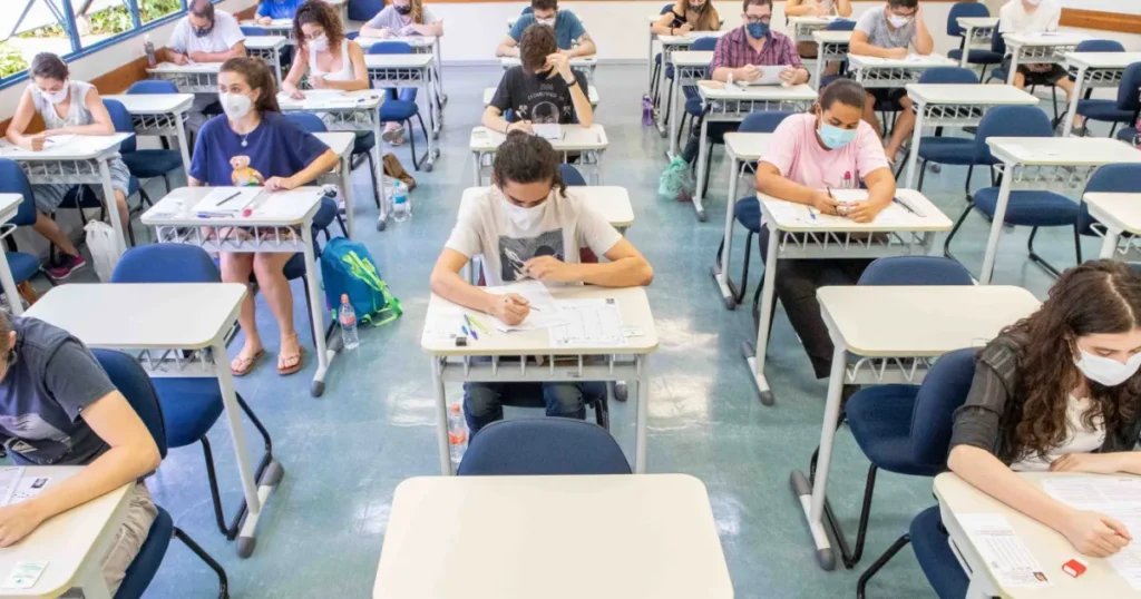 Vestibulares deste domingo abordam ditadura e soberania nacional