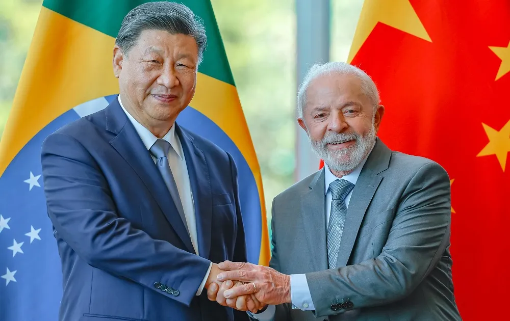 Xi Jinping parabeniza Lula por reeleição e reforça laços bilaterais
