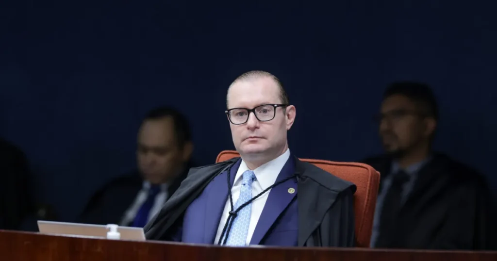 Zanin negociou estender votação após falar por telefone com Nunes Marques e Fachin