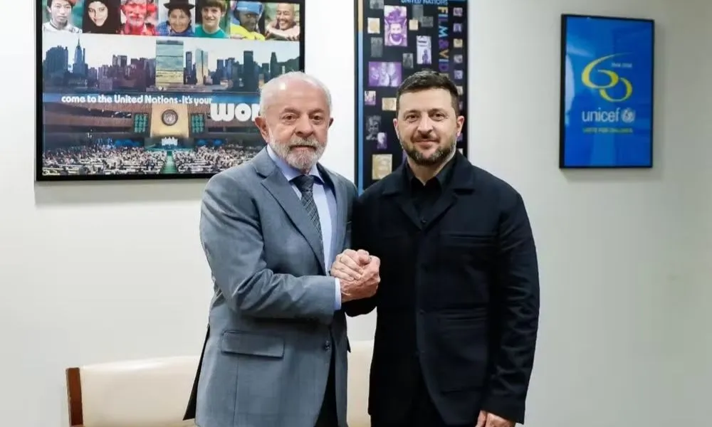 Zelensky parabeniza Lula e destaca papel do Brasil no cenário internacional