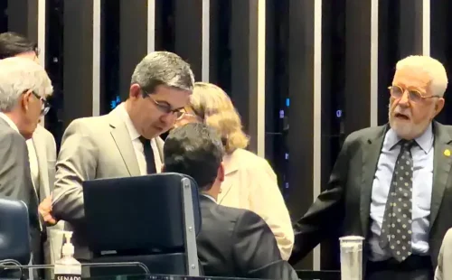 Alcolumbre retira PEC da segurança de pauta após impasse sobre maioridade penal