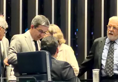 Alcolumbre retira PEC da segurança de pauta após impasse sobre maioridade penal