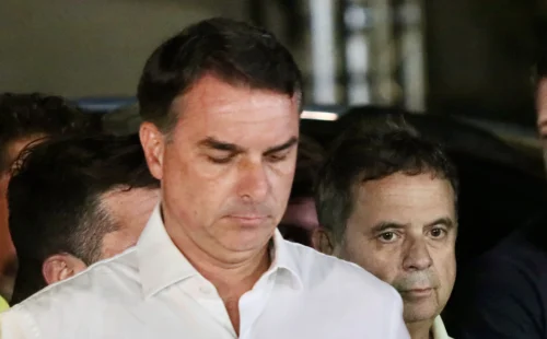 Aliados rejeitam suposta fuga de Flávio Bolsonaro e negam boatos