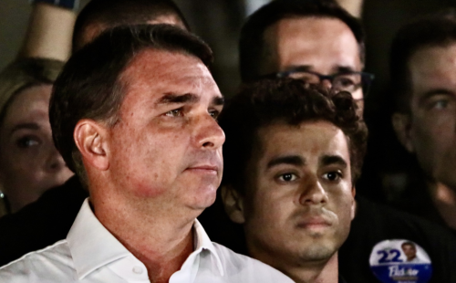 Argentina confirma saída de Flávio Bolsonaro com destino aos Estados Unidos