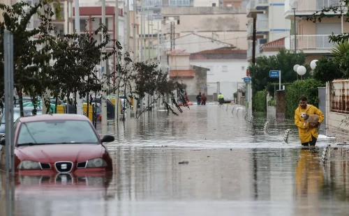Chuvas em valência deixam mortos e centenas de resgatados na espanha