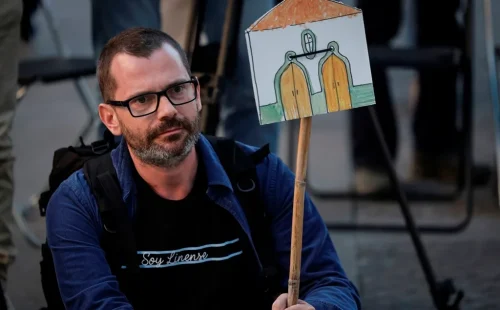 Cidadãos saem às ruas em manifestação nacional por habitação digna