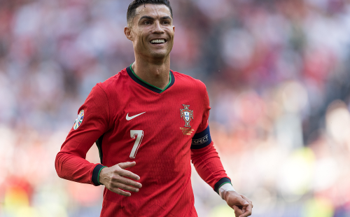 Com US$ 300 mi, Cristiano Ronaldo supera Messi e lidera ranking dos atletas mais bem pagos