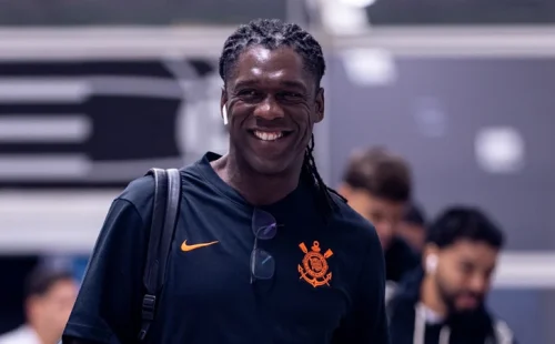 Corinthians corre contra o tempo para registrar Seedorf diante do Vasco