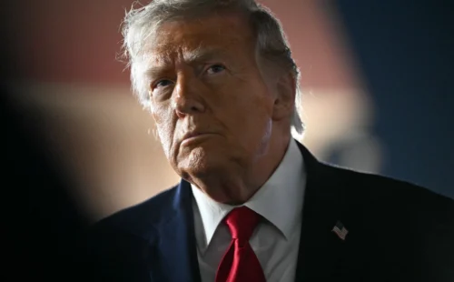 Crise com Irã e economia levam popularidade de Trump a piso histórico de 31 por cento