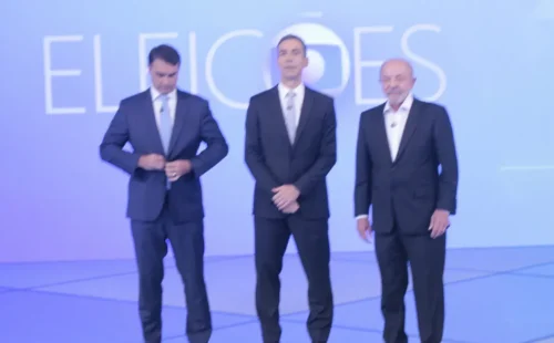 Debate da TV Globo entre Lula e Flávio Bolsonaro divide analistas políticos