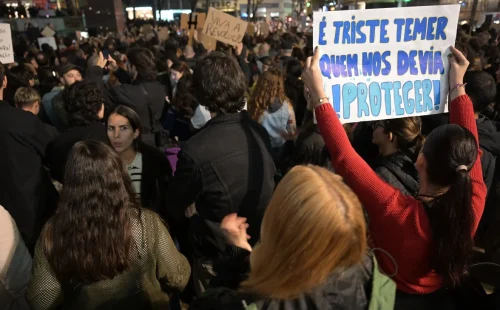 Detidos em cargas policiais no Porto e em Lisboa são ouvidos em tribunal