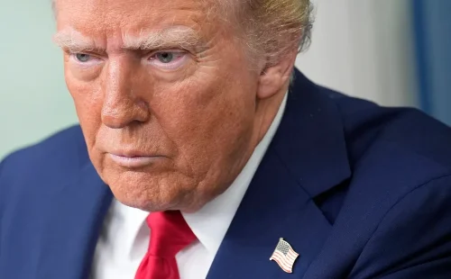 Donald trump bloqueia lei com novas sanções e tarifas contra a rússia