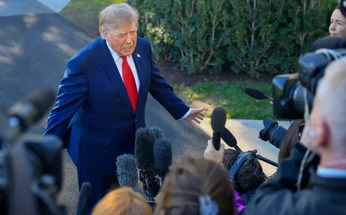Donald Trump volta a atacar jornalistas da CNN e ABC News