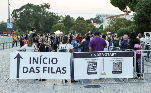 Eleitores Brasileiros chegam cedo a Portugal para votar nas presidenciais