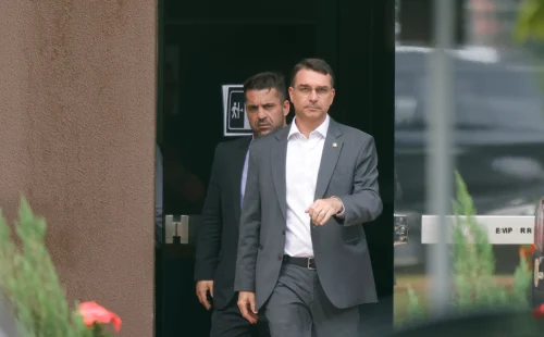 Encontro entre senador flávio bolsonaro e cúpula da globo antecede sabatina eleitoral