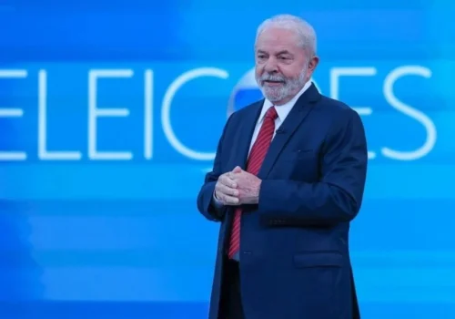 Equipe de Lula articula checagem ao vivo no debate da Globo para rebater fake news