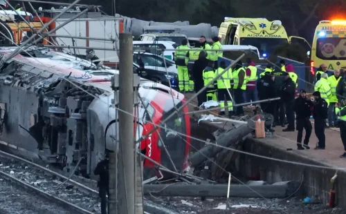 Espanha declara luto de três dias após acidente de trem com 69 mortos