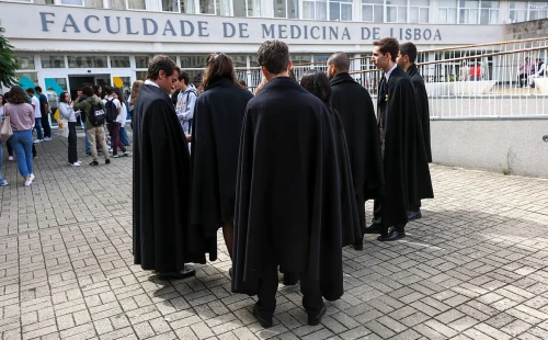 Estudantes protestam em lisboa contra o descongelamento das propinas no ensino superior