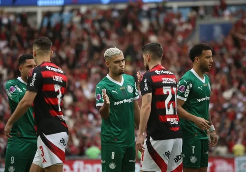 Flamengo e Palmeiras travam disputa intensa na reta final do brasileirão