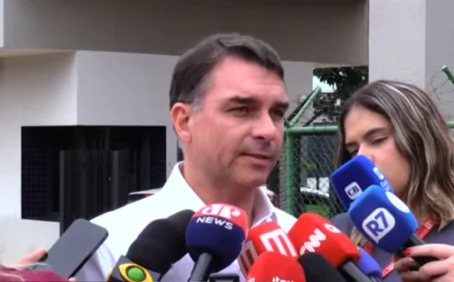 Flávio Bolsonaro supera Lula na votação da Papudinha no Distrito Federal