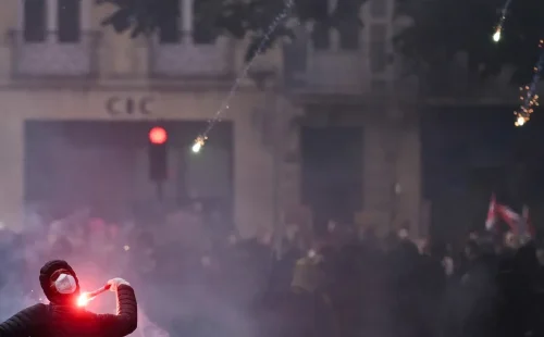 França contabiliza destruição após protestos violentos e saques