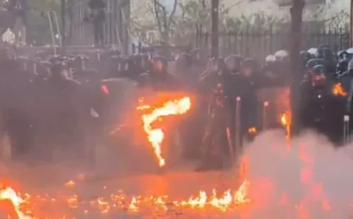 França enfrenta onda de protestos contra custo de vida com confrontos e prisões