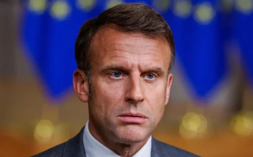 França enfrenta onda de violência em protestos e Macron cobra punição a vândalos