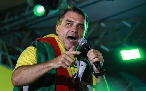 Governo argentino nega pedido de asilo de Flávio Bolsonaro em meio a investigações da Polícia Federal