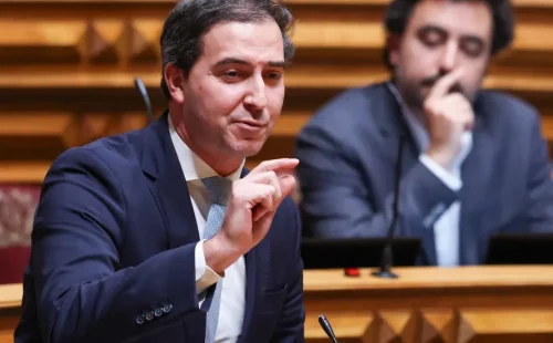 Habitação em debate com acusações cruzadas entre social-democratas e socialistas