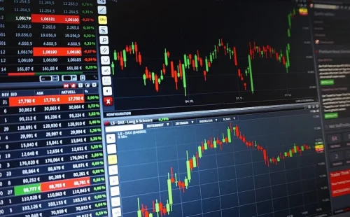 Ibovespa recua 10% e B3 interrompe negociações após acionar o circuit breaker