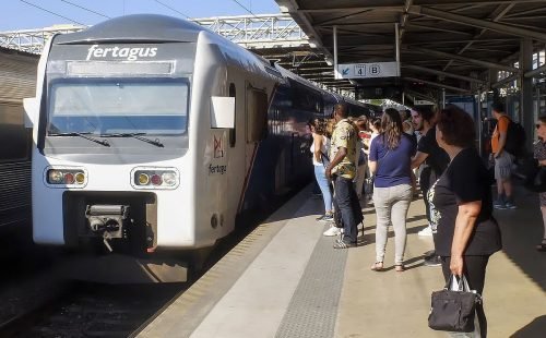 tuguesa e à previsível demora na concretização de uma compra de comboios novos