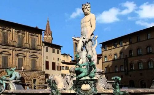 Despedida de solteira causa danos em monumento histórico de Florença