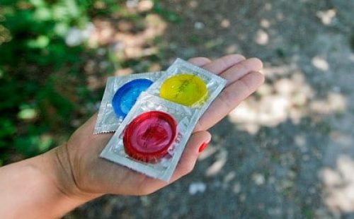 onde passa grande parte do comércio mundial. A isto, junta-se os gastos com óleo