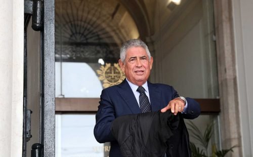 esta e pela Benfica SAD. “A questão tem que ver, apenas e só, com o chapéu que f