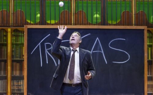 Diogo Infante encarna o professor inspirador na estreia de Clube dos Poetas Mortos em Lisboa