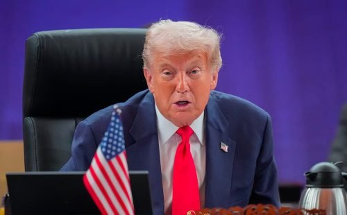 Trump critica chanceler alemão e pede foco em conflitos na Ucrânia