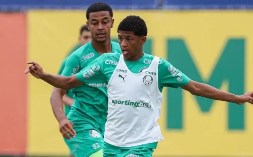 Harthur firma contrato profissional com o Palmeiras até 2029