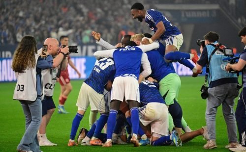 Schalke 04 garante retorno triunfal à elite do futebol alemão