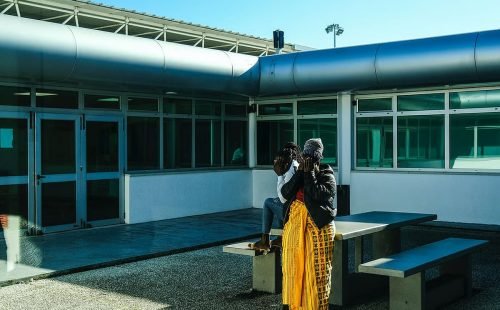 Portugal amplia vagas de detenção para imigrantes com estruturas temporárias