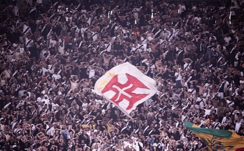 Vasco mostra evolução tática em clássico equilibrado contra o Flamengo