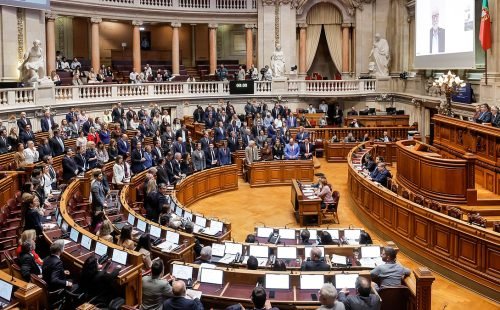 Chega e Iniciativa Liberal preparam propostas de revisão da Constituição
