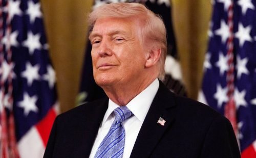 Trump evita confirmar validade de cessar-fogo em meio a tensões no estreito de Ormuz