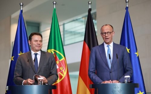 Luís Montenegro reforça laços com Alemanha e condena ações do Irão