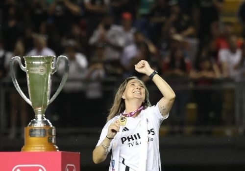 Tati Silveira: a brasileira que redefiniu o sucesso no futebol feminino chileno com 53 vitórias