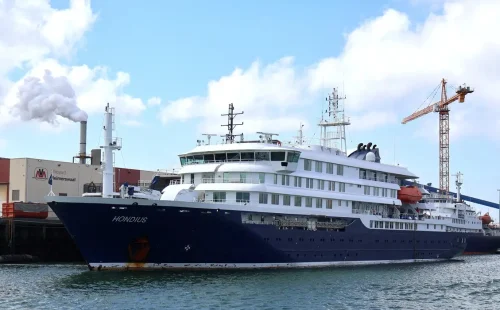 um surto de hantavírus e retido por dias na costa de Cabo Verde, informou a Orga
